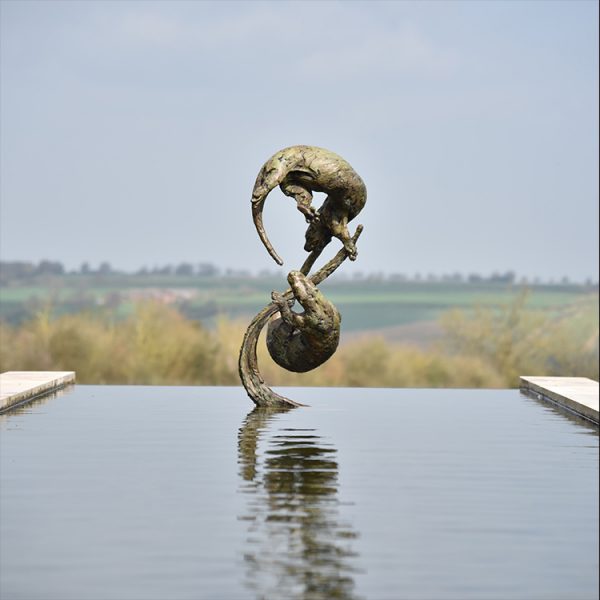 1JA22009 Bronze Otter Statue Pool Decoration (1)